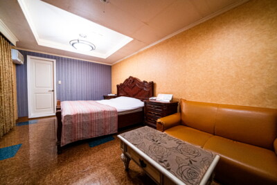 111号室(2) 111号室(2)