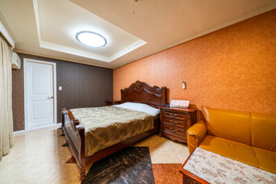 112号室(2) 112号室(2)